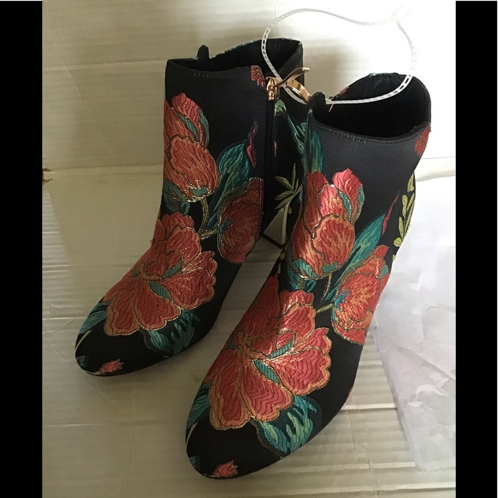 SOLD.🚫 J.RENEE TUNATTI BOOTIES (Sz7) - Picture 9 of 12
